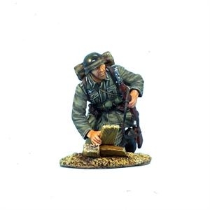 Heer Infantry Crawling with Rifle