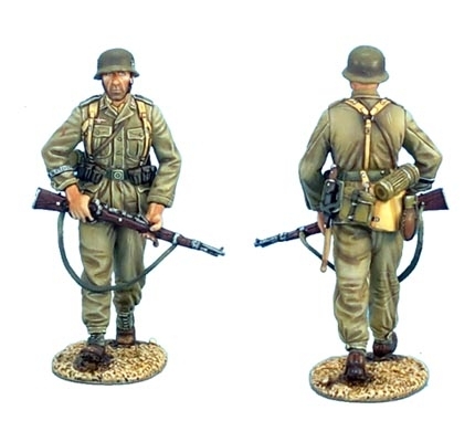 Das Deutsche Afrika Korps Infantry Walking with Rifle
