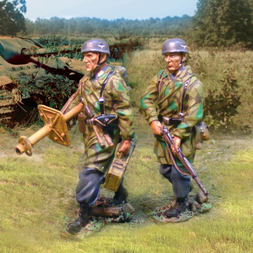 Fallschirmjaeger Marching Panzerschreck and Assistant