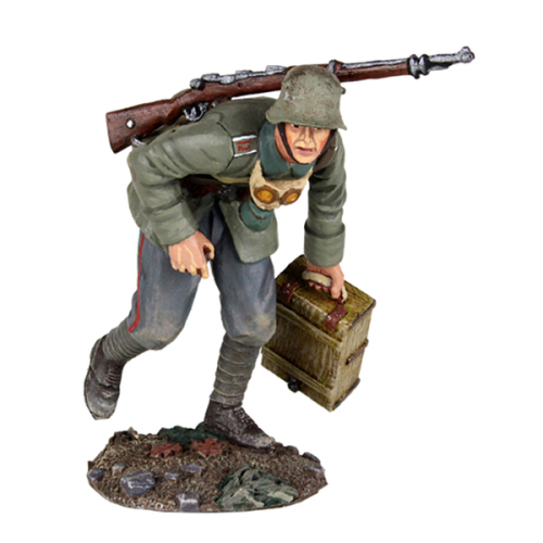1916-18 German Infantry Advancing with Ammo Box No.1
