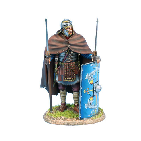 Legionär des Imperial Roman Legio XXX stehend mit zwei Pilum