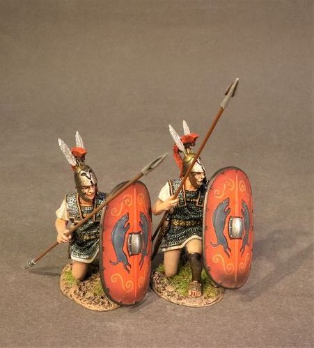 ARMIES AND ENEMIES OF ANCIENT ROME, THE ROMAN ARMY OF THE MID REPUBLIC, 2 TRIARII, KNEELING. (2 pcs)