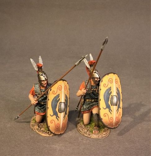 ARMIES AND ENEMIES OF ANCIENT ROME, THE ROMAN ARMY OF THE MID REPUBLIC, 2 TRIARII, KNEELING. (2 pcs)