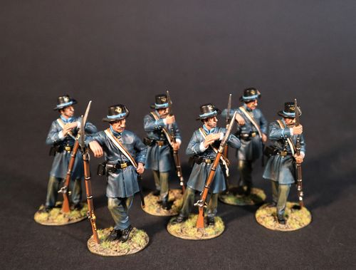 THE 5th VIRGINIA INFANTRY REGIMENT, Co.L, WEST AUGUSTA GUARDS, STAUNTON, 6 INFANTRY STANDING. (6 pc)