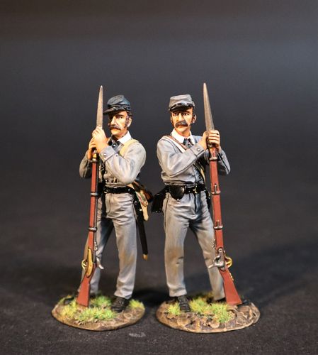 THE 5th VIRGINIA INFANTRY REGIMENT, 2 INFANTRY STANDING. (2 pcs)
