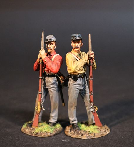 THE 5th VIRGINIA INFANTRY REGIMENT, 2 INFANTRY STANDING. (2 pcs)